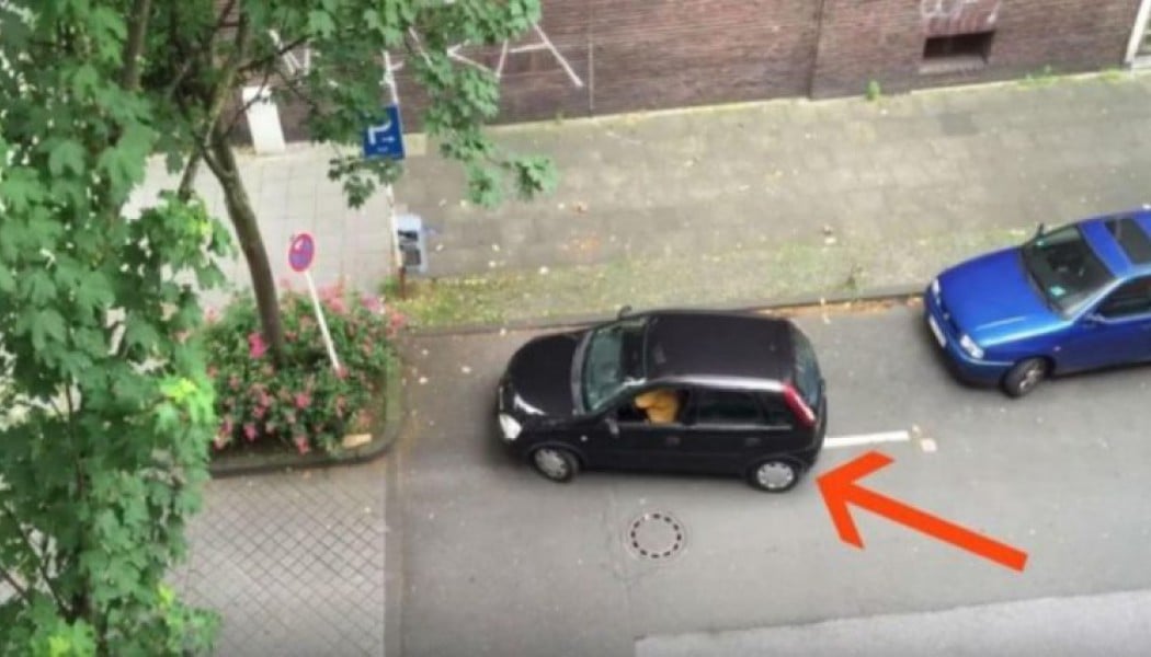 Για πολλά γέλια! Είδε τη γειτόνισσά του να παρκάρει και… άρπαξε αμέσως την κάμερα (ΒΙΝΤΕΟ)