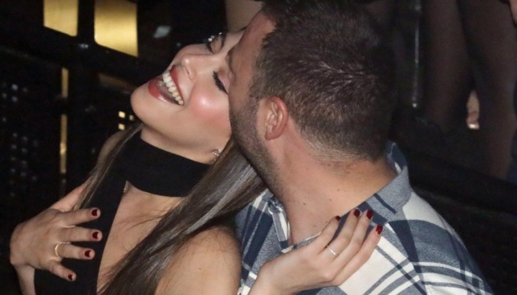 Ερωτευμένη η Demy! Η σπάνια εμφάνιση με τον σύντροφό της και το καυτό φιλί (ΦΩΤΟ)