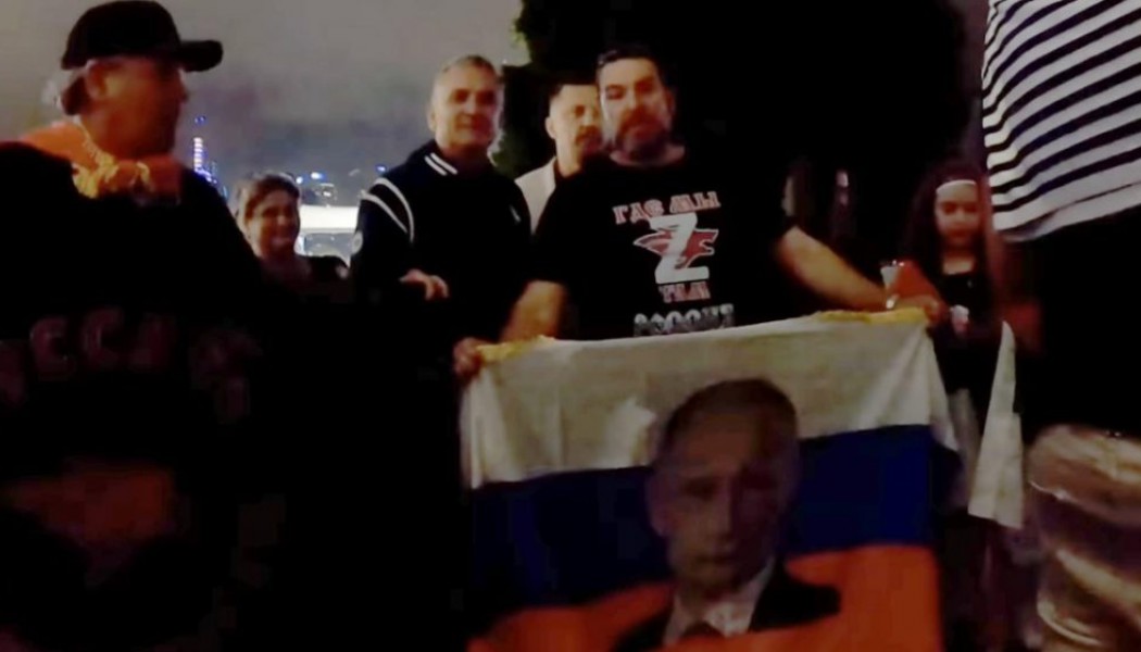 Σάλος με τον πατέρα του Τζόκοβιτς στην Αυστραλία - Τραγουδάει συνθήματα με Ρώσους εθνικιστές (vid)