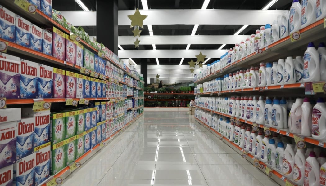 Φρένο στην ακρίβεια: Μόνιμες μειώσεις τιμών πάνω από 5% στο σούπερ μάρκετ - Διαβάστε σε ποια προϊόντα