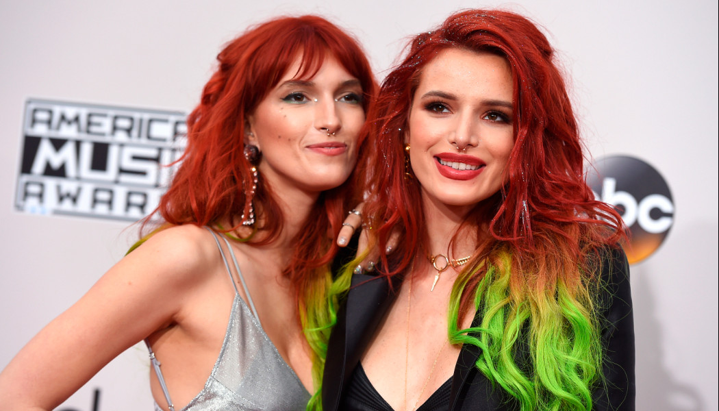 "Ξεσάλωσε" η Bella Thorne - Οι εντυπωσιακές "καμπύλες" της και το μικροσκοπικό μαγιό - Δείτε ΦΩΤΟ!