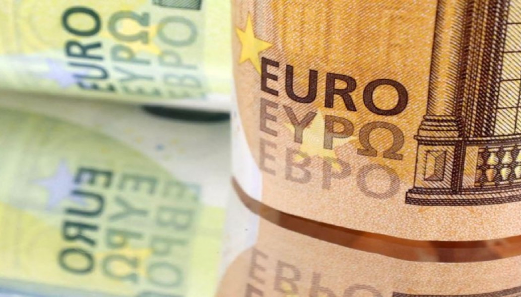 Επίδομα €1.000: Κοσμοσυρροή στα ΑΤΜ της χώρας - Στους λογαριασμούς χιλιάδων δικαιούχων τα χρήματα