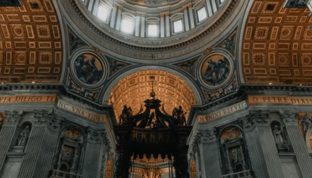Βατικανό: Γδύθηκε μέσα στη Βασιλική του Αγίου Πέτρου και ανέβηκε στο ιερό - Αυτός ο λόγος