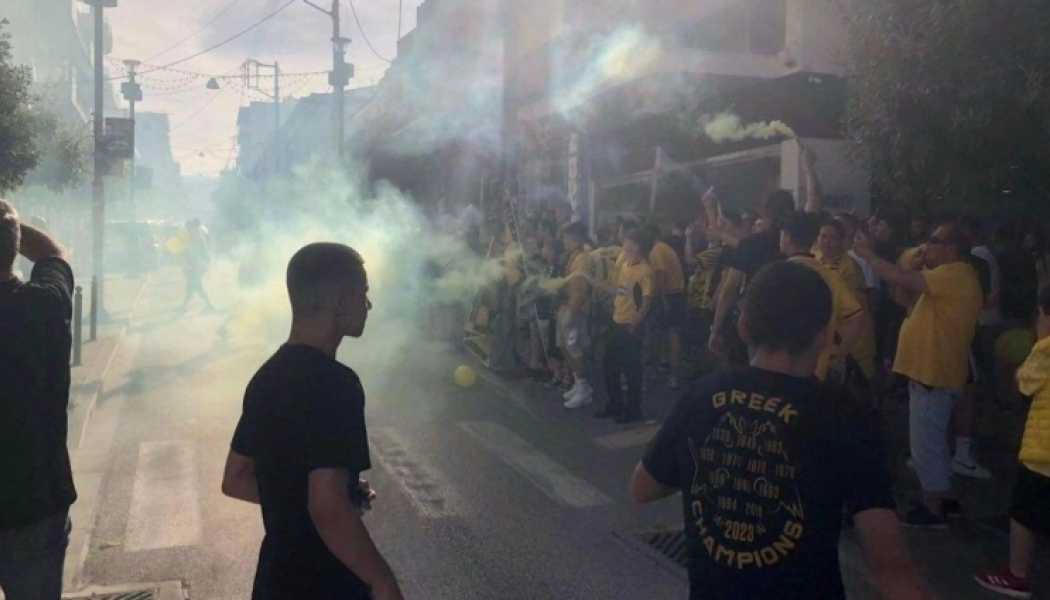 Συνεχίζεται η... παράνοια για το νταμπλ της ΑΕΚ - Νέο Κιτρινόμαυρο πάρτι στο Αίγιο (ΒΙΝΤΕΟ)