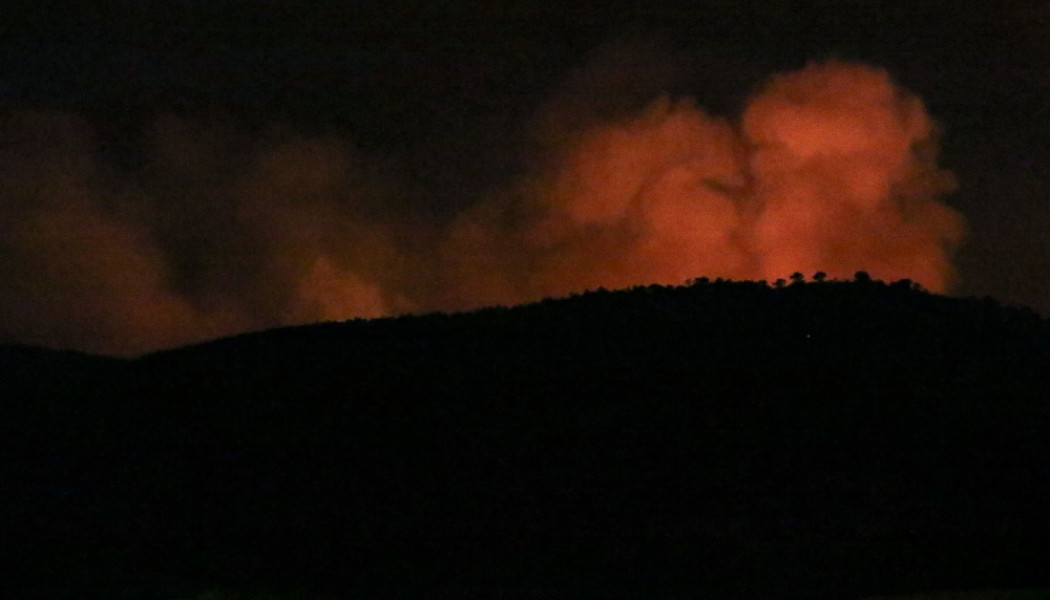 Δύσκολη νύχτα στην Πάρνηθα: Σε ύφεση η φωτιά - Δεν πέρασε στον Εθνικό Δρυμό - Νέα αναζωπύρωση