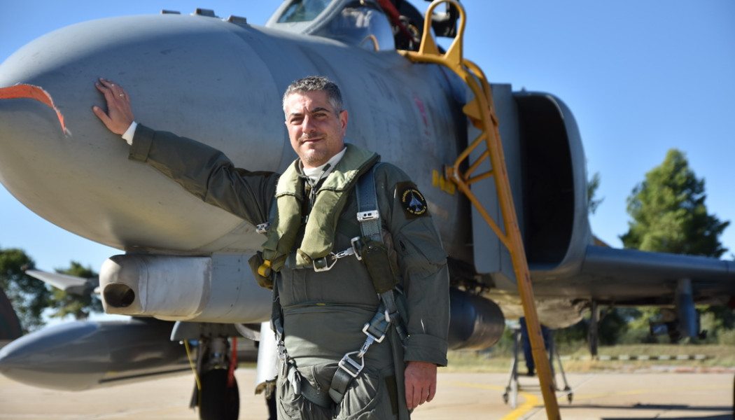 Πώς είναι να πετάς με F-4E Phantom πάνω από τον ελληνικό ουρανό; Δημοσιογράφος περιγράφει την εμπειρία