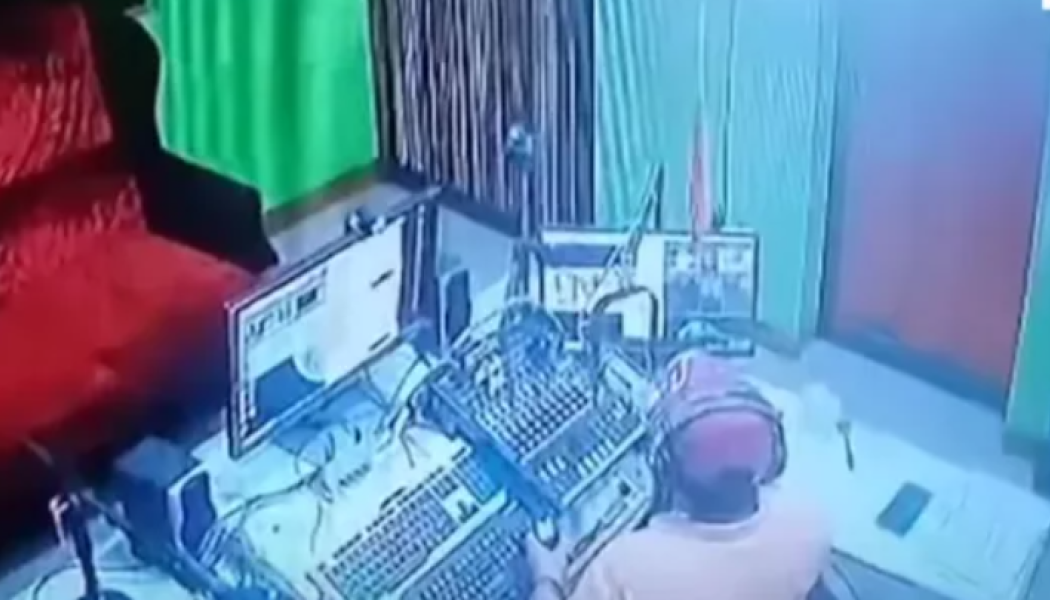 Δολοφονήθηκε live ραδιοφωνικός παρουσιαστής (ΒINTEO)