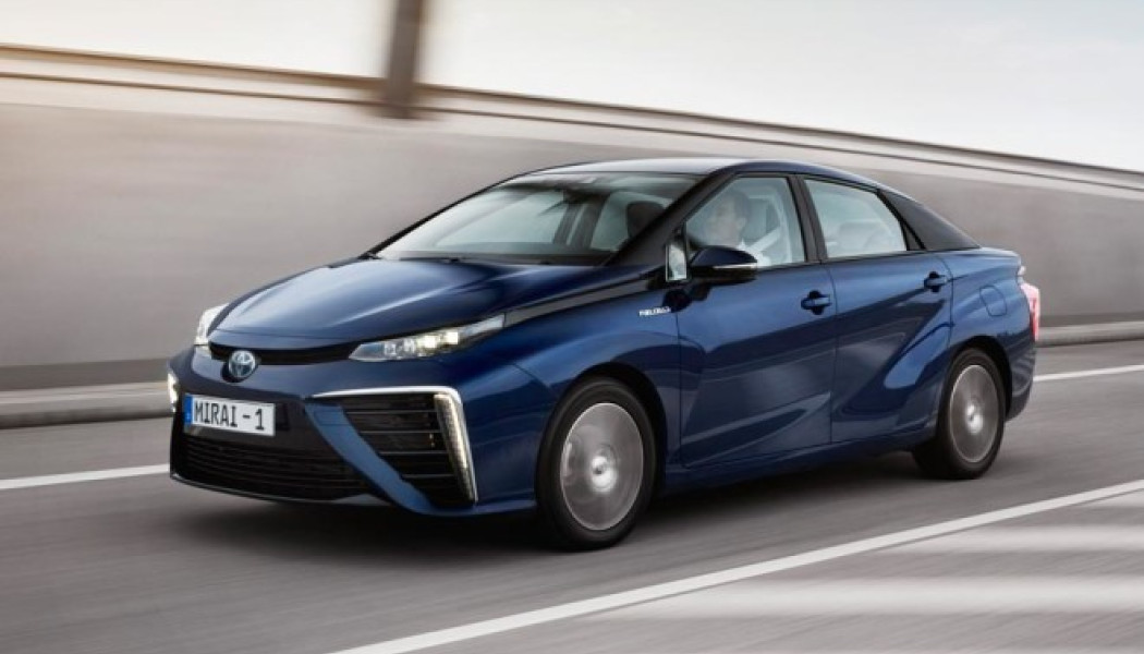 Toyota: Ηλεκτρικά αυτοκίνητα με υδρογόνο και μπαταρίες