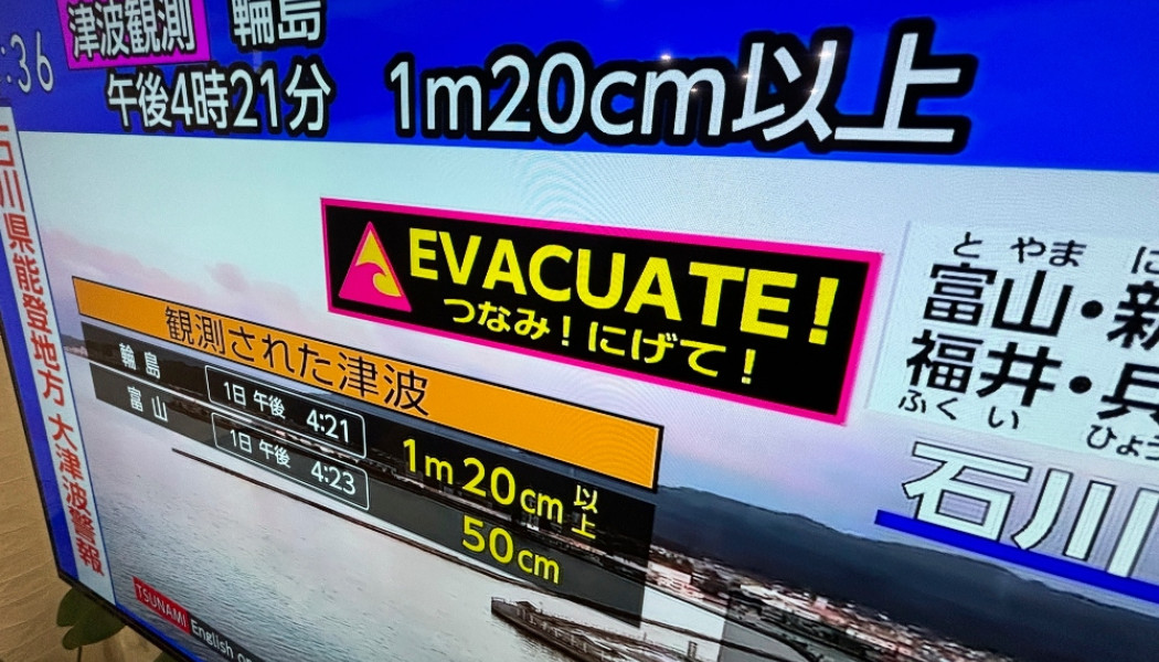 Φρίκη στην Ιαπωνία: Πλημμύρισαν οι ακτές από το τσουνάμι - Εκκενώνονται περιοχές - Απανωτοί μετασεισμοί (Vids)