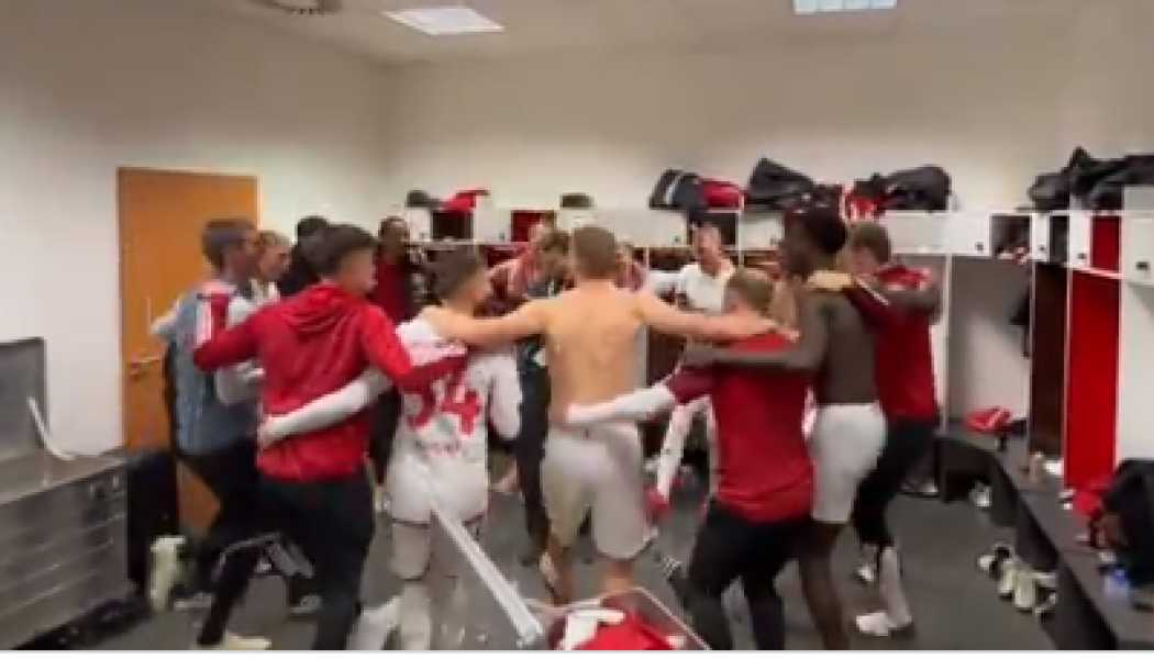 Χόρεψαν συρτάκι στη Γερμανία για χάρη Έλληνα ποδοσφαιριστή! (ΒΙΝΤΕΟ)