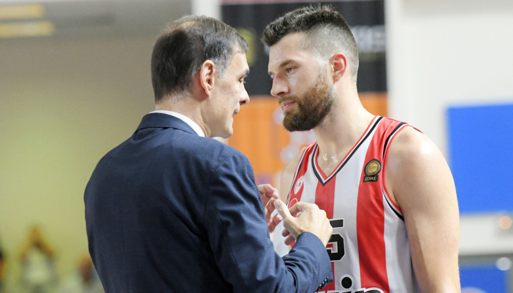 Μπαρτζώκας στους παίκτες μετά τη νίκη με τον Παναθηναϊκό: "Ήταν απλά ένα παιχνίδι EuroLeague" (ΒΙΝΤΕΟ)