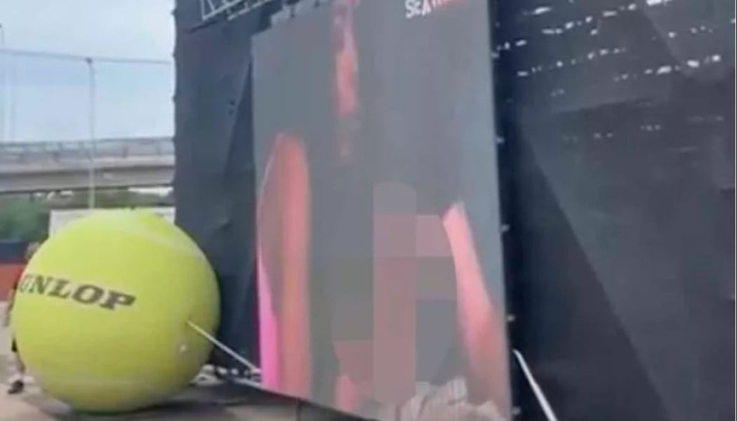 Έπαιζε ταινία πορνό σε γιγαντοοθόνη σε αγώνα τένις - Σοκαρίστηκαν παίκτες και θεατές