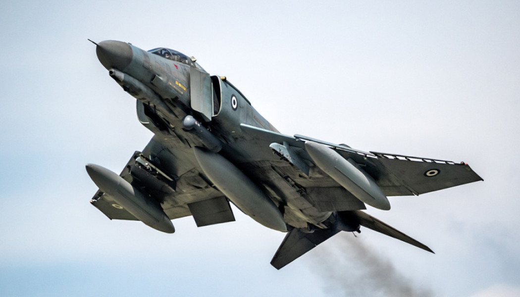 Τα "φαντάσματα" της Ελληνικής Πολεμικής Αεροπορίας! Τα αντρικά μαχητικά που καπνίζουν, πίνουν και βρίζουν