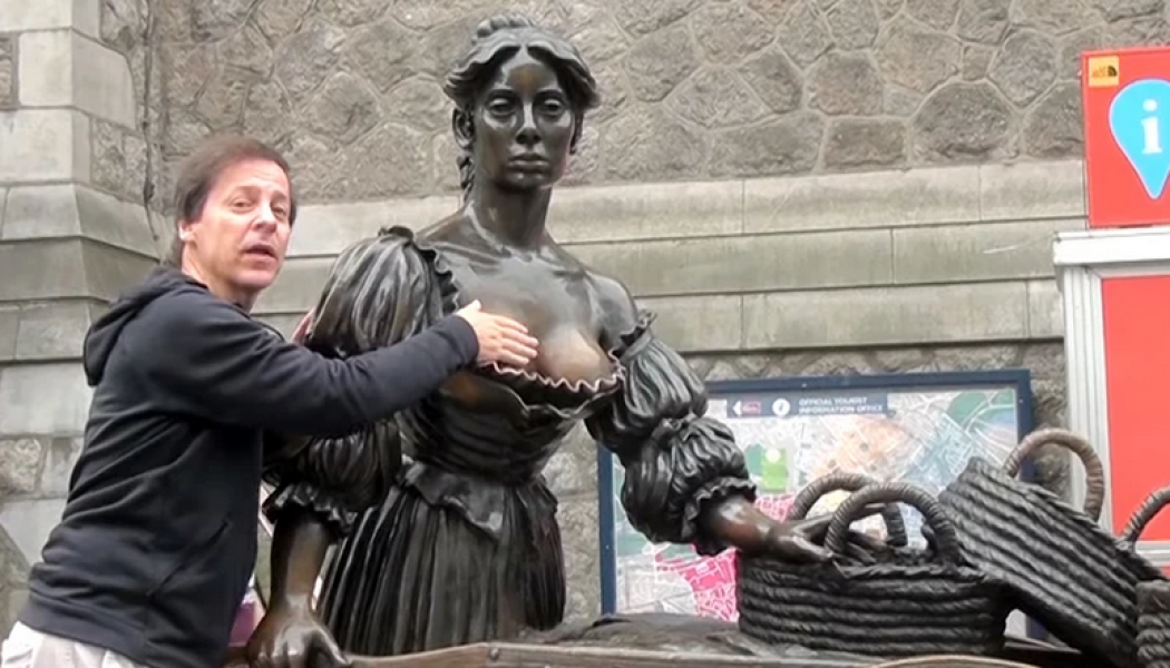 Απίστευτο! "Σταματήστε να πιάνετε το στήθος της" ζητά το Δουβλίνο από τουρίστες στο άγαλμα της Molly Malone
