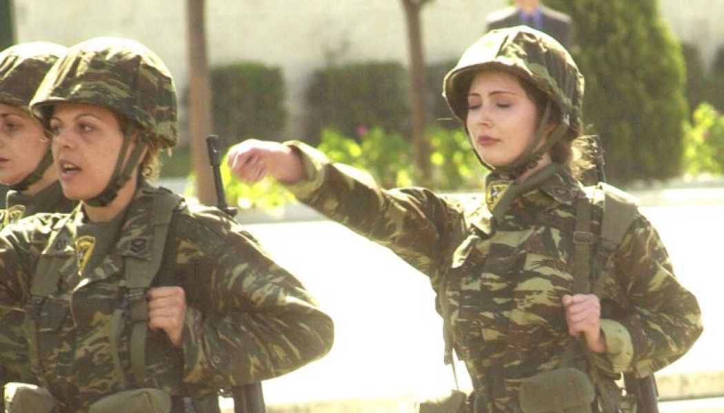 Έρχεται μεγάλη αλλαγή στον Στρατό με "σφραγίδα" Δένδια - Τι θα ισχύει για τις γυναίκες