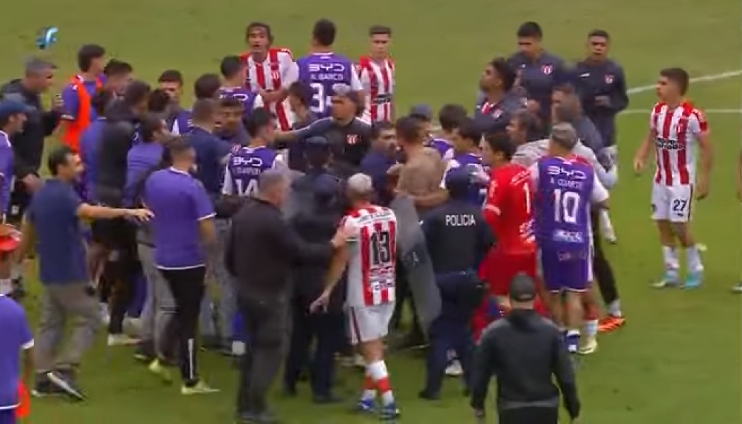 Απίστευτο ξύλο στην Ουρουγουάη μεταξύ παικτών - Μπήκε και η Αστυνομία για να τους χωρίσει (ΒΙΝΤΕΟ)