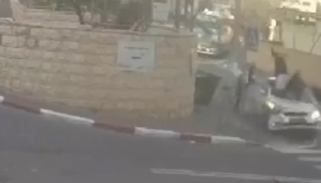 Αυτοκίνητο έπεσε επάνω σε πλήθος στην Ιερουσαλήμ - Σοκαριστικό βίντεο