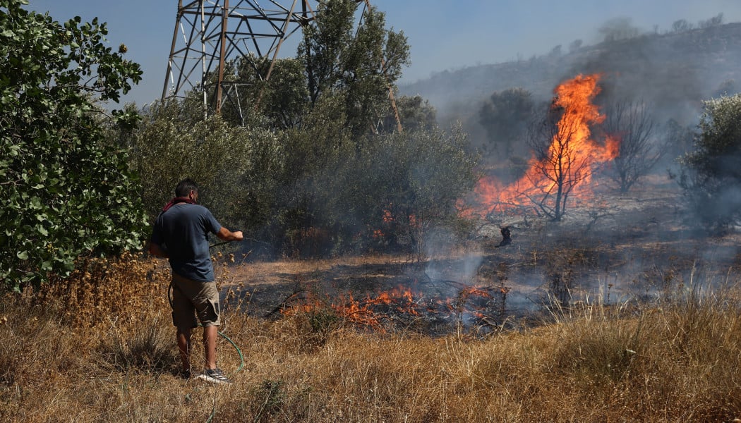 Ξύπνησαν εφιάλτες - Φωτιά ΤΩΡΑ στο Μάτι ανάμεσα σε σπίτια