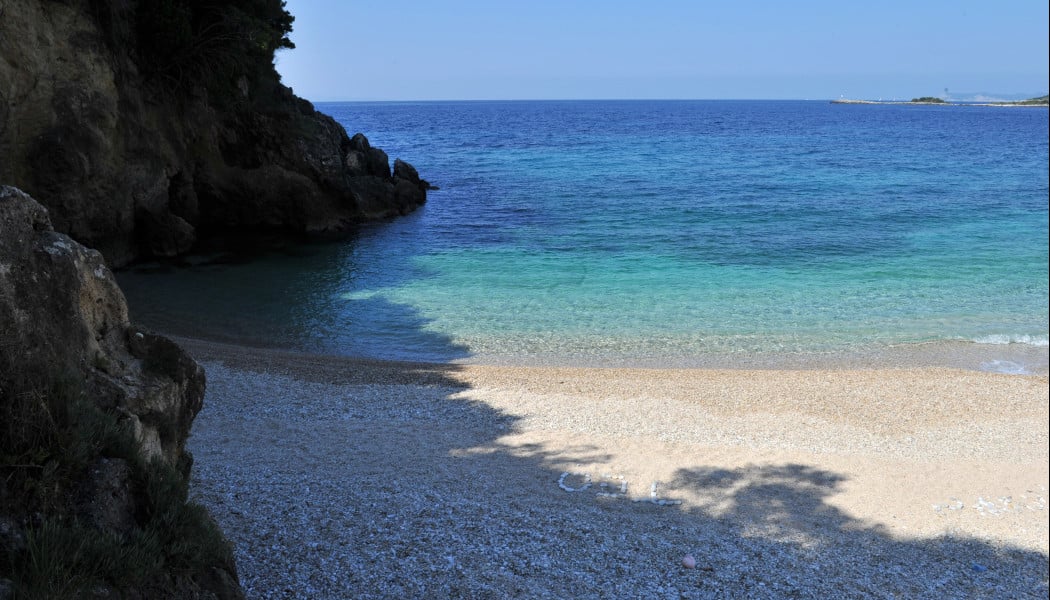 Τρεις παραλίες με απίστευτα νερά που πας με αυτοκίνητο