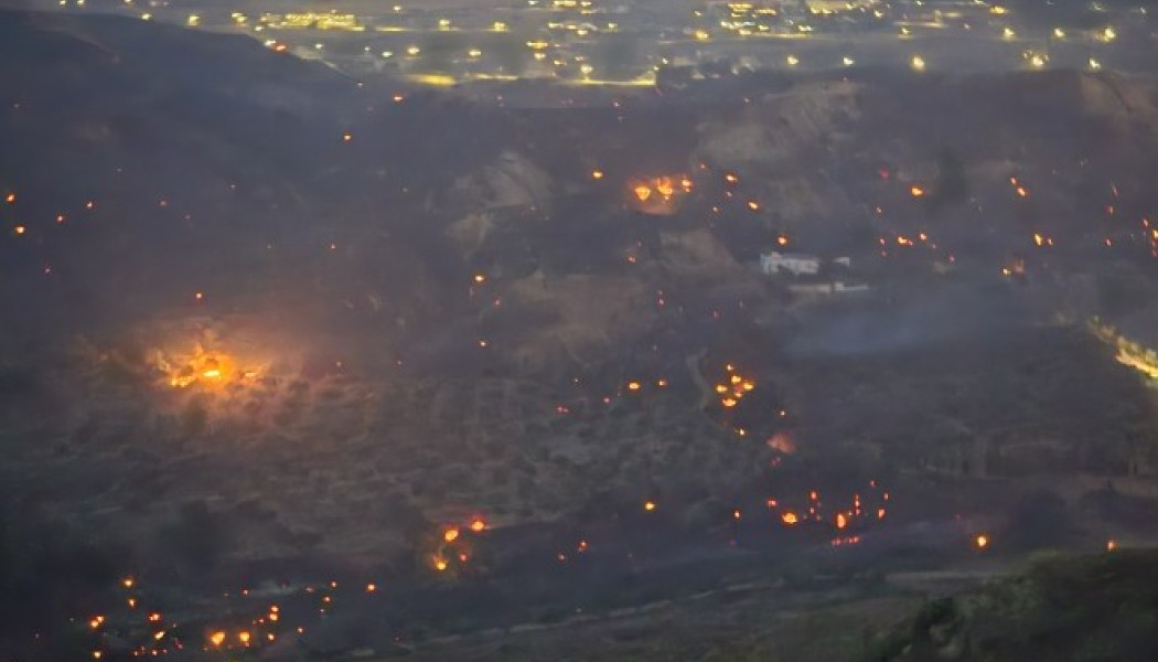 Πύρινη «κόλαση» στην Κω: Εκκενώνονται σπίτια και ξενοδοχεία στην Καρδάμαινα