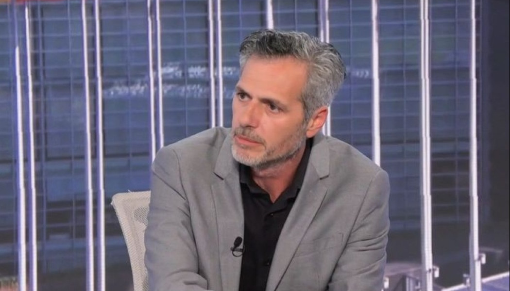 Ο Μάριος Αθανασίου ξεσήκωσε το πλατό στο Mega: Με ποια μπλούζα εμφανίστηκε!