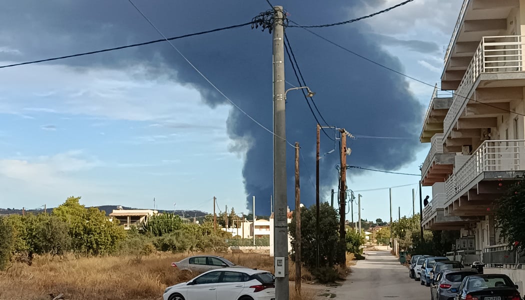 Φωτιά στις εγκαταστάσεις της Μotor Oil στους Αγίους Θεοδώρους