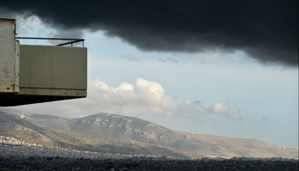 Κακοκαιρία Atena: Συνεχίζει την επέλασή της - Πότε υποχωρεί