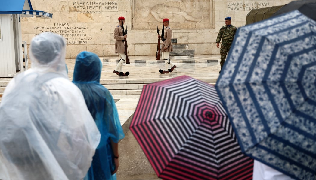 Απότομη αλλαγή καιρού: Ο πιο δύσκολος μήνας σύμφωνα με τα Μερομήνια