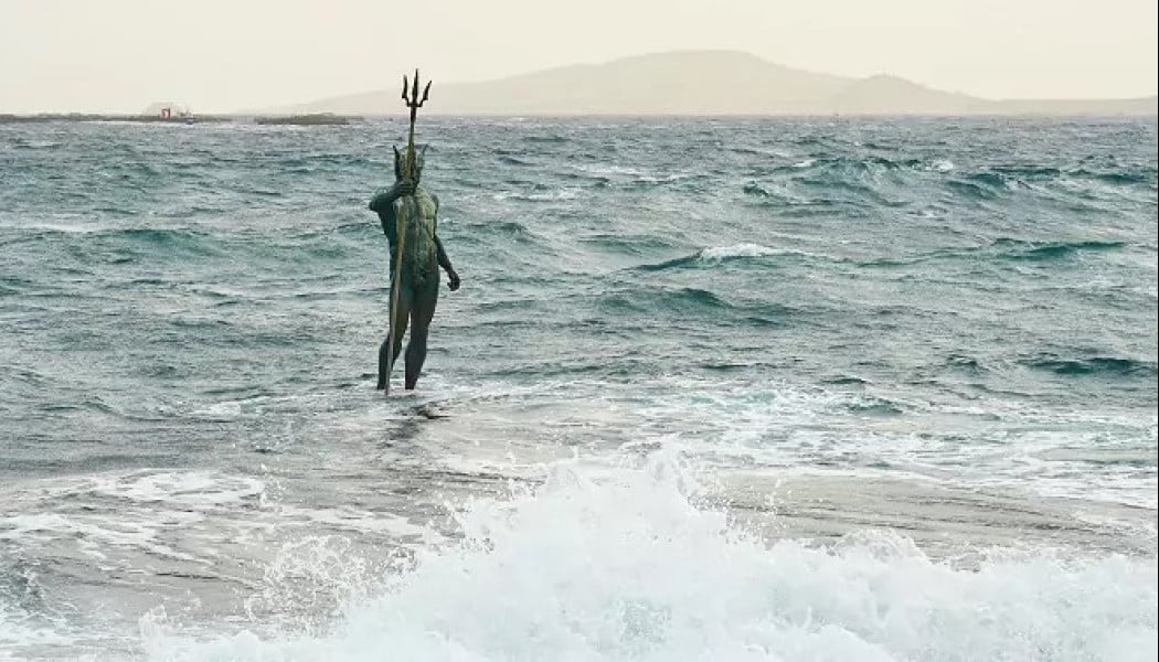 Το άγαλμα του Ποσειδώνα που συμβαίνει κάτι μοναδικό: Χάνεται ή εμφανίζεται!