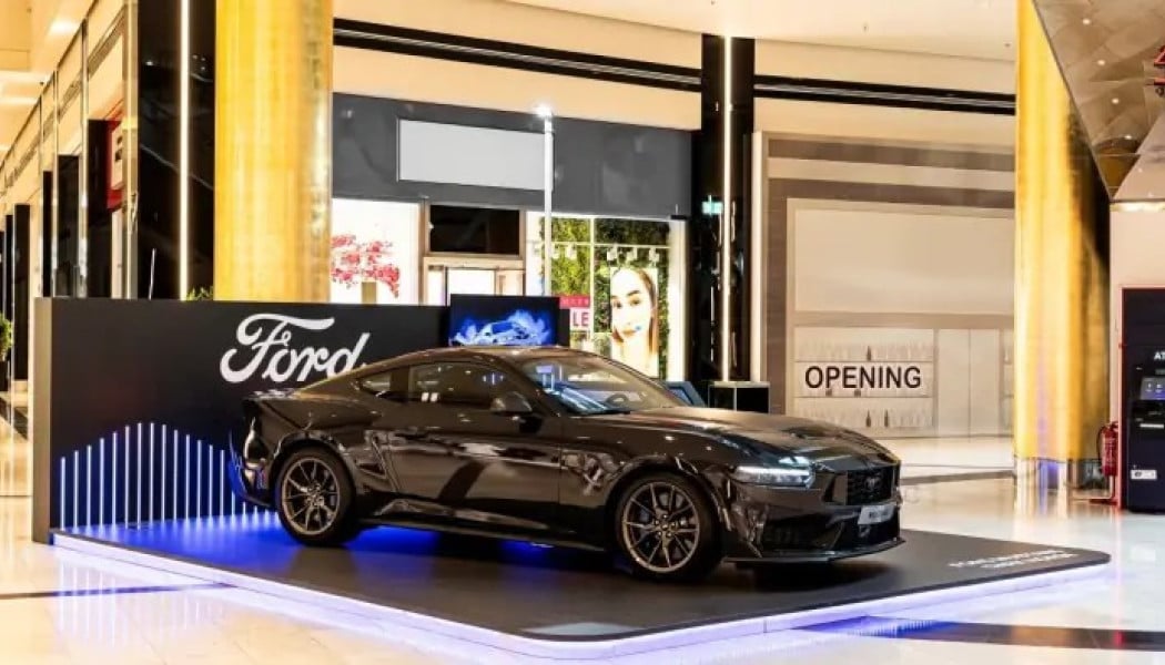 Εκεί μπορείτε να κάνετε test drive τη Mustang Dark Horse