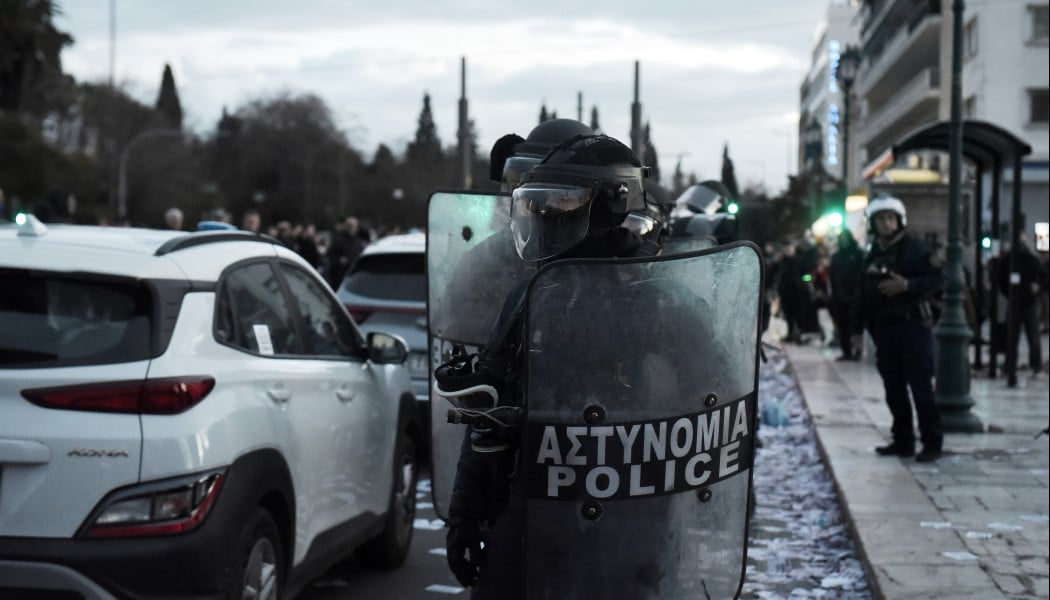 Χούλιγκαν τριών μεγάλων ομάδων ανάμεσα στους ταραξίες στο κέντρο