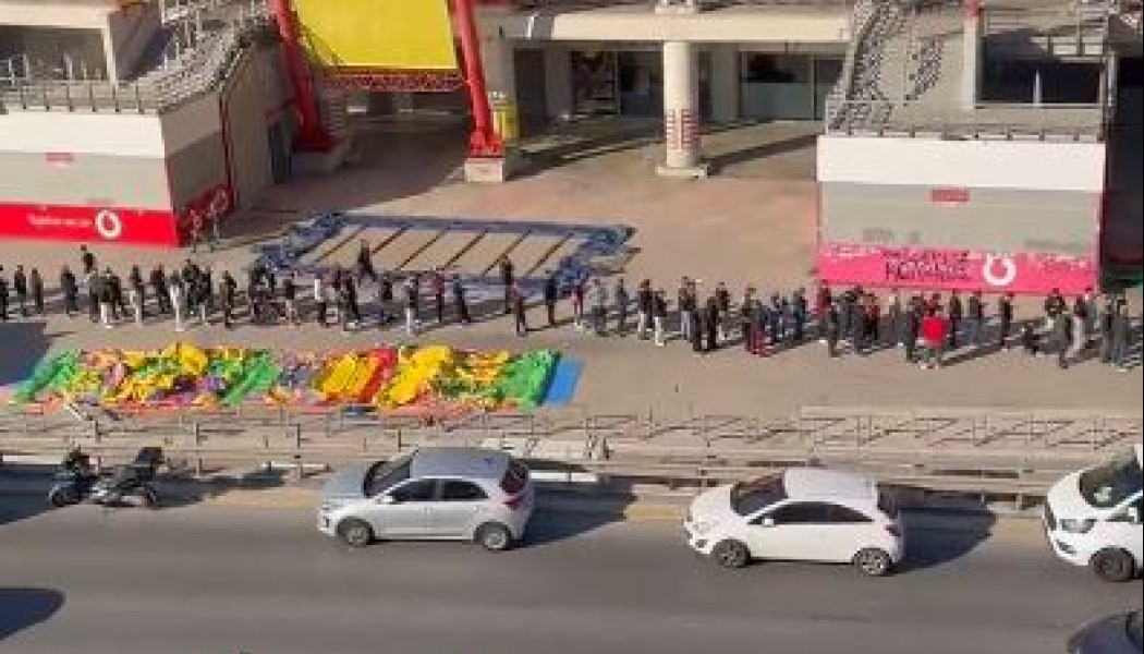 Χαμός στο «Καραϊσκάκη» για την επετειακή φανέλα του Ολυμπιακού (ΒΙΝΤΕΟ)