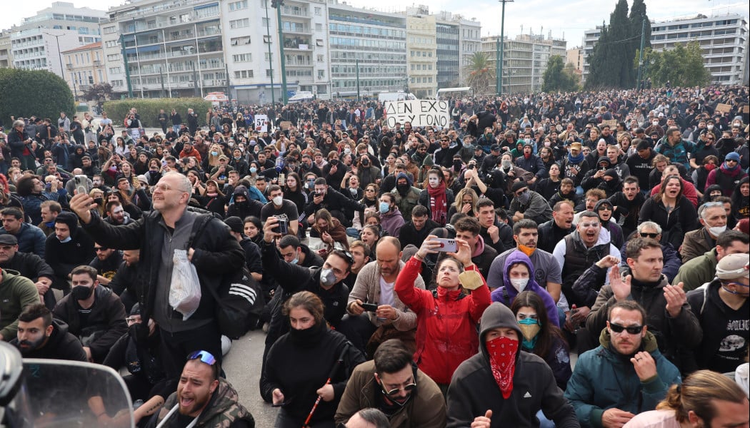 Θάλασσα οργής για τα Τέμπη: Τελικά πόσοι άνθρωποι βρέθηκαν στο Σύνταγμα;