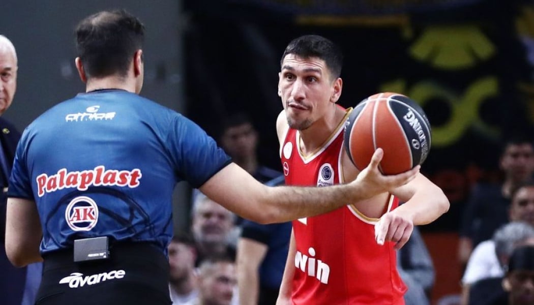 Χαμός με Λαρεντζάκη! Υβριστικά συνθήματα από κόσμο - Έδειξε το σήμα (vid)