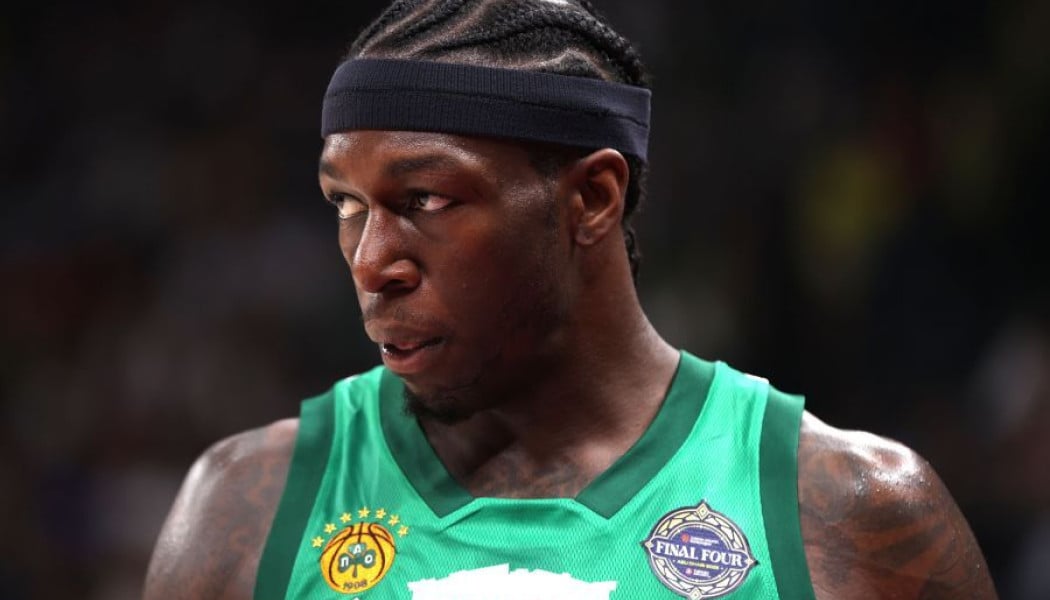 Ειρωνικά συνθήματα με... MVP από τον κόσμο του Ολυμπιακού σε Ναν 