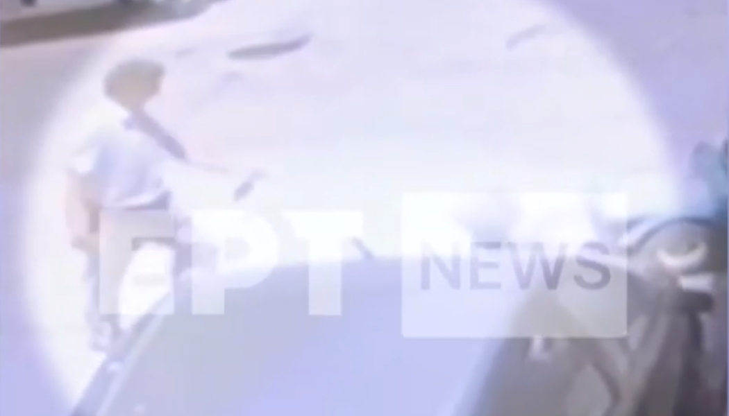 Βίντεο-σοκ από Εξάρχεια: Άγρια επίθεση 37χρονου εις βάρος ηλικιωμένης