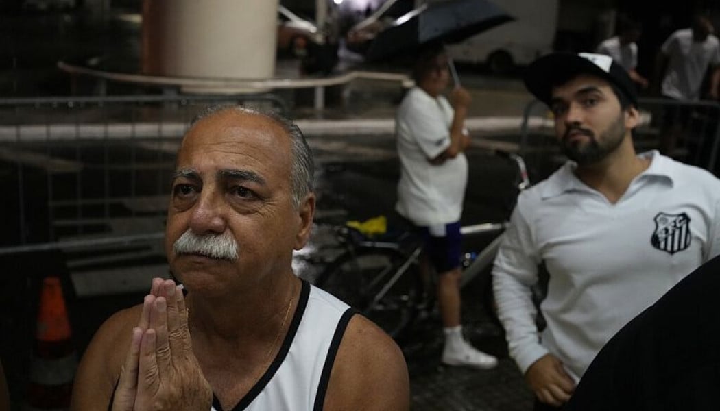 Ο εκκωφαντικά, βουβός θόρυβος ενός υποβιβασμού