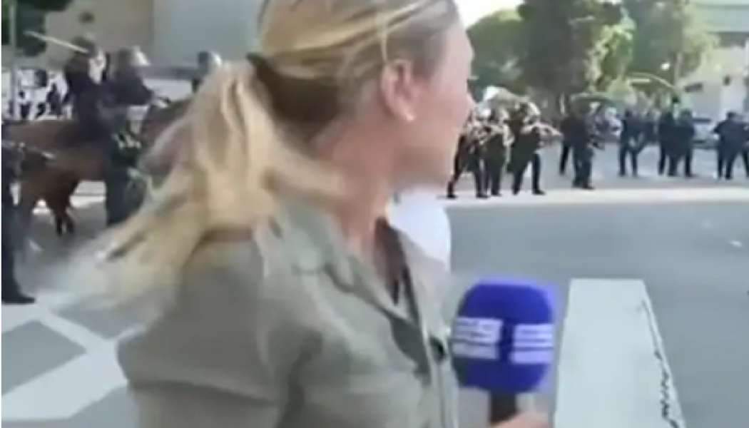 ΒΙΝΤΕΟ ΣΟΚ: Αστυνομικός πυροβολεί δημοσιογράφο σε ζωντανή μετάδοση!