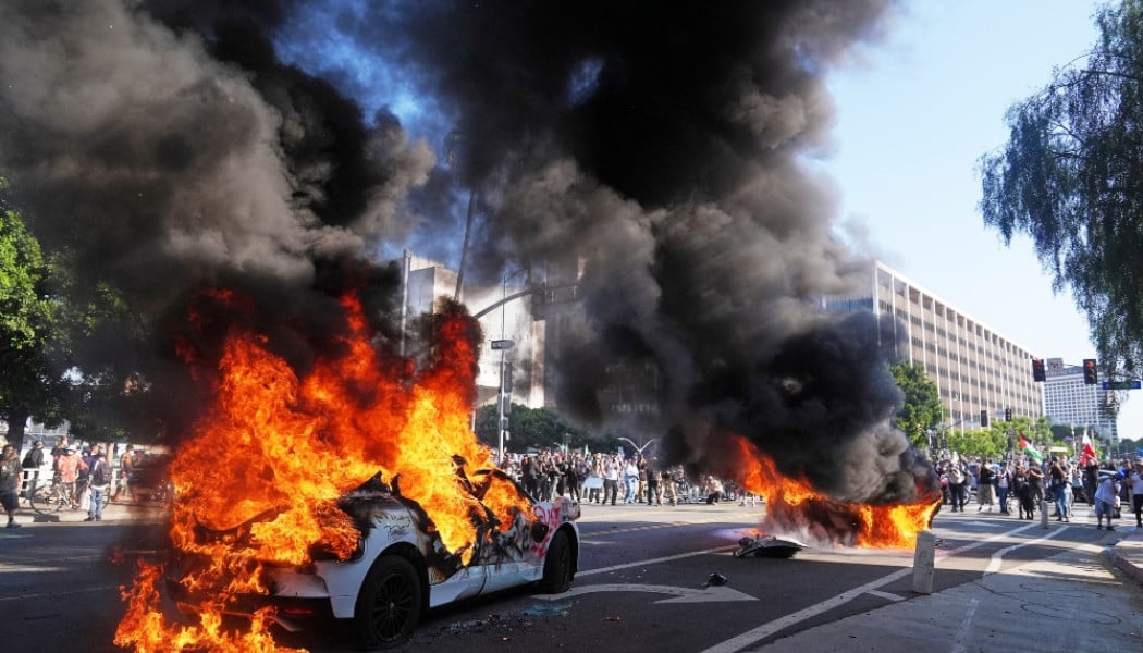 Στρατός, συγκρούσεις, λεηλασίες και μια Αμερική σε "εμπόλεμη ζώνη"