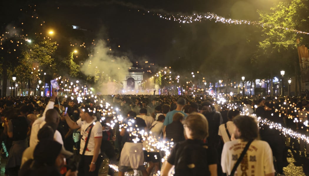 Τραγικές εξελίξεις από το Παρίσι: Τρεις οι νεκροί στους πανηγυρισμούς