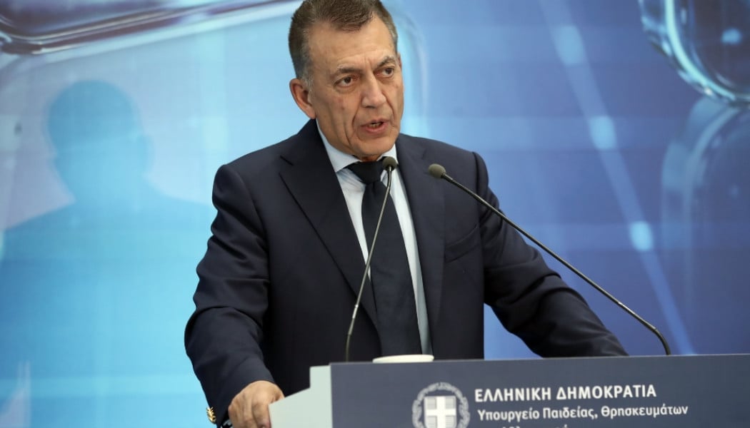 Ξεκάθαρος Βρούτσης: "Αν δεν έρθουν, το πρωτάθλημα θα σταματήσει οριστικά"