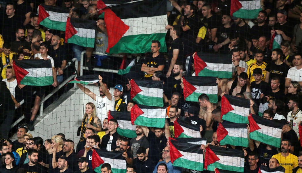"Χαμός" στην Φιλαδέλφεια: Προσαγωγές ΑΕΚτσήδων για παλαιστινιακές σημαίες! 