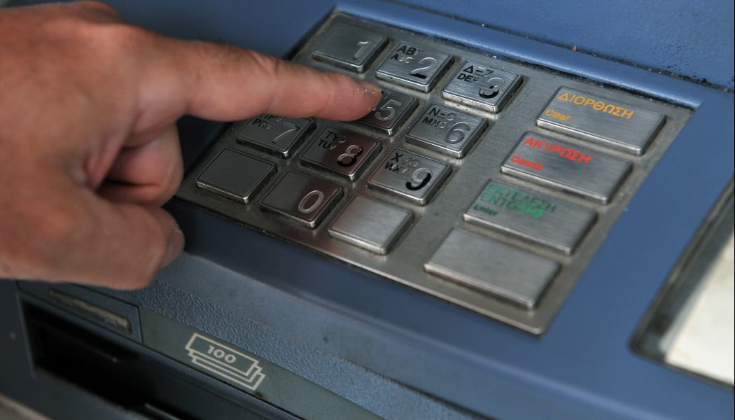 Χρεώσεις ATM: Τα οφέλη για τους πολίτες από τις μειώσεις