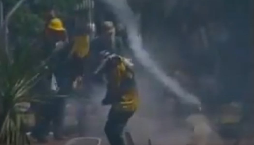 Η δολοφονία Τζουλιάνι, ο Τσίπρας και ο διαδηλωτής με τη φανέλα της ΑΕΚ