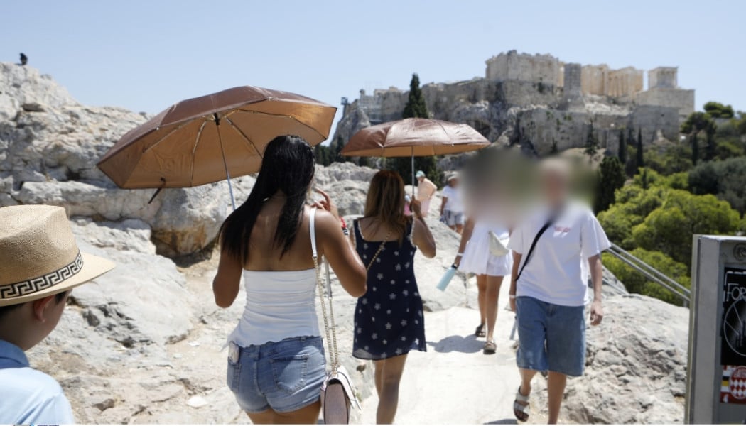Καύσωνας με 44°C και σήμερα - "Ανάσα" δροσιάς την Τρίτη