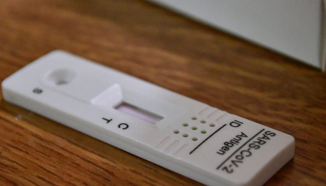 Επέστρεψε ο κορωνοϊός με νέα παραλλαγή - Alert από Τζανάκη 