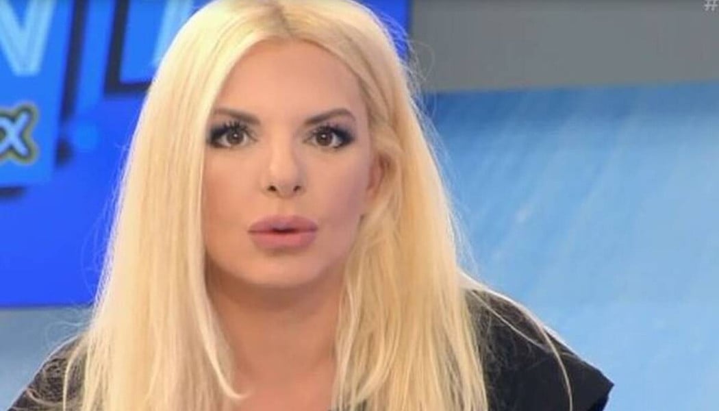 Χαμός με τη νέα ΦΩΤΟ που ανέβασε η Αννίτα Πάνια με μπικίνι - Τι το περίεργο