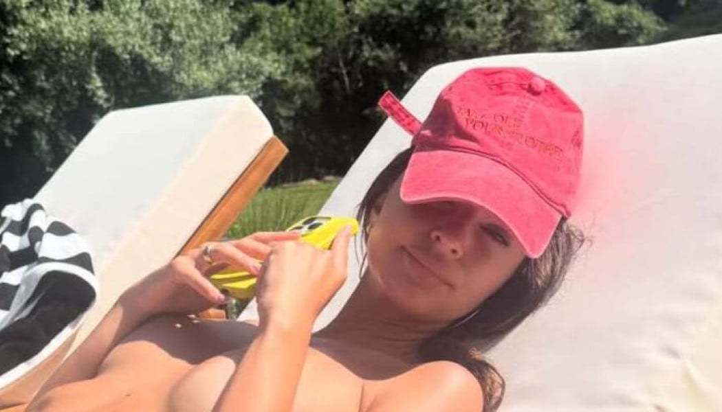 Έμιλι Ραταϊκόφσκι: Ποζάρει αποκαλυπτικά στο Instagram (ΦΩΤΟ)