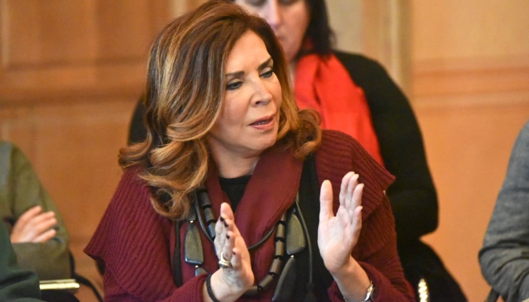 Εντυπωσιακή εμφάνιση της 72χρονης Ντενίση με μπικίνι! (ΦΩΤΟ)