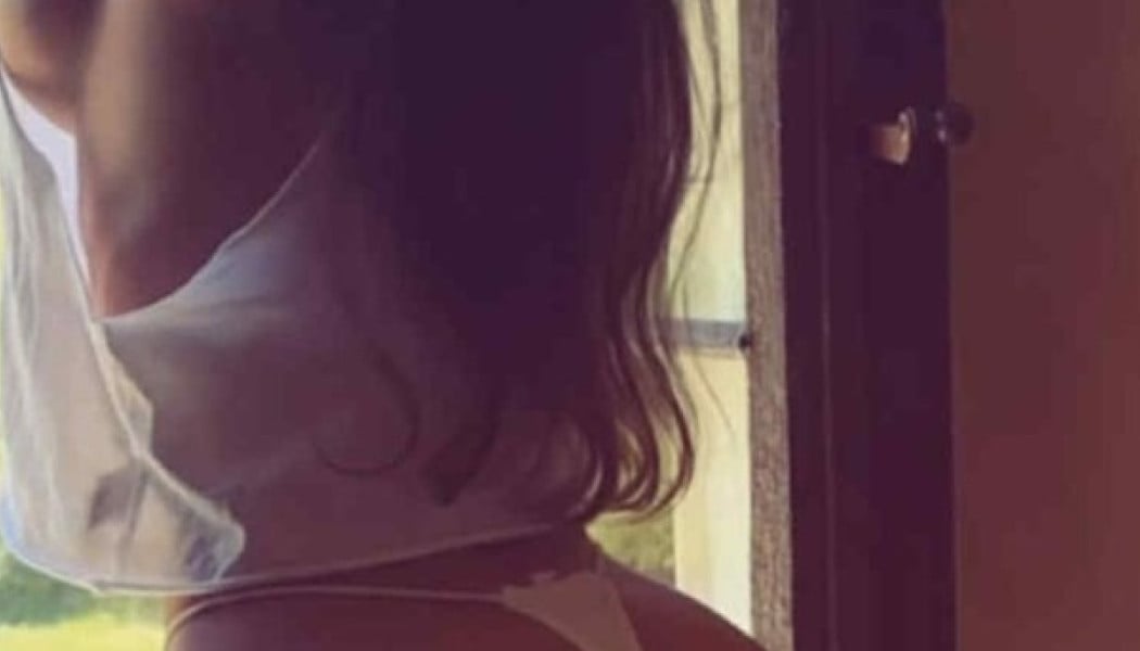 Τρέλα! Διάσημη Ελληνίδα τα... διέλυσε όλα με ανύπαρκτο εσώρουχο (ΦΩΤΟ)